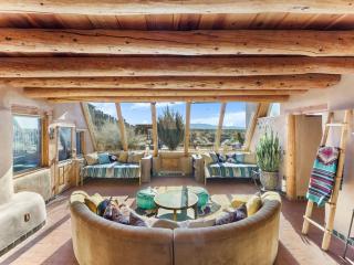 Earthship in Taos - A Sustainable Desert Sanctuary - - 0