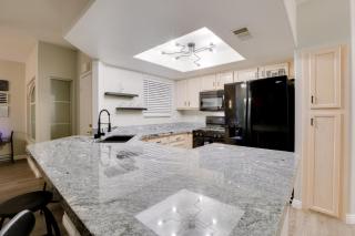 6 Mi to Vegas Strip City-View Gem with Pool Access - 5