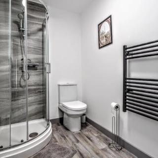 Two Bedroom Flat by Brookland Stays Serviced Accommodation Short Lets Leeds with Free WiFi - Yeadon - 5