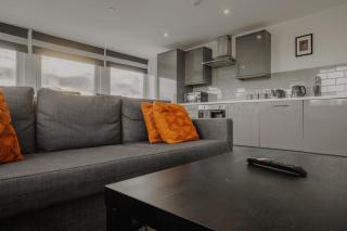 Two Bedroom Flat by Brookland Stays Serviced Accommodation Short Lets Leeds with Free WiFi - Yeadon - 2