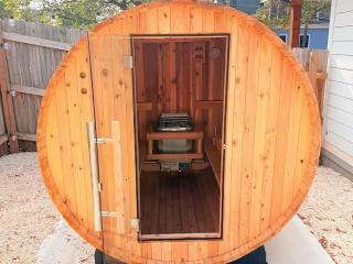 Venetian Beds, Outdoor Barrel Sauna, Hot tub, Cold Plunge - Charlotte - 8