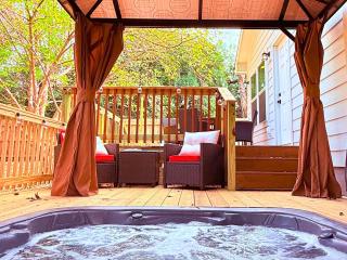 Venetian Beds, Outdoor Barrel Sauna, Hot tub, Cold Plunge - Charlotte - 7