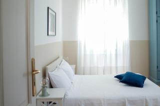 Iron-Bridge House, elegant apartment bay front - 9