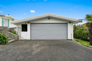 Hornbill Nest - Waikanae Beach Holiday Home - 5