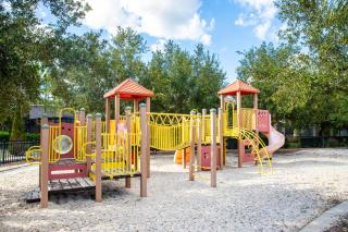 Brand New 5 bedroom 5 bath pool home 353 - 8