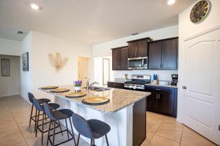 Brand New 5 bedroom 5 bath pool home 353 - Davenport - 1