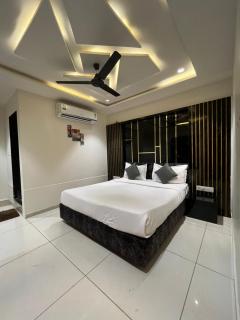 Prime View Hotel - Ahmedabad - 8
