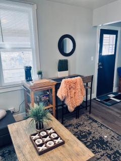 COZY 1BR and 1 BATH Suite in Bankview - 7