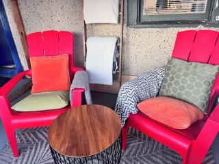 COZY 1BR and 1 BATH Suite in Bankview - 1