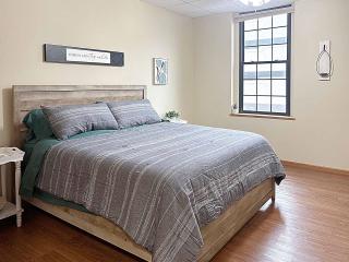 Vibrant 3BR in Heart of Downtown La Crosse - 6