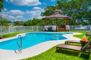 Lakeside Retreat-4plex Sleeps 20 - Largo - 0