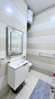Centrally Located 1 Sea Eats and Bus Right in Front - St Paul's Bay - 9