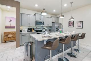 1196 - NEW 7 Bedroom with Pool - Davenport - 3
