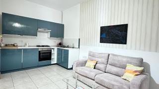 Centrally Located 1 Sea Eats and Bus Right in Front - San Pawl il-Baħar - 5