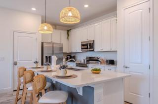 Luxury Townhouse Retreat Pets Welcome-352 - 8