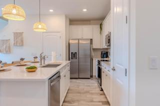 Luxury Townhouse Retreat Pets Welcome-352 - 6