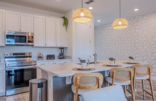 Luxury Townhouse Retreat Pets Welcome-352 - 5