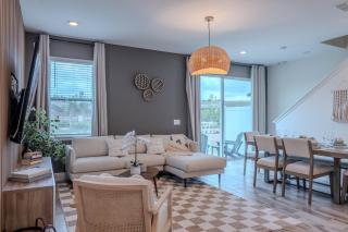 Luxury Townhouse Retreat Pets Welcome-352 - 4