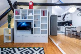 Modern Apartment Centrally Located - 3