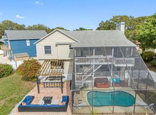 6 BR Waterfront Retreat Heated Pool and Game Room - 6