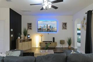 #1 Rated Mansion Heated Pool Spa Theater Peloton Gym Game Room - Tampa - 1