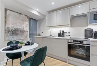 Modern 1BR Perfect Location! - Leeds - 1