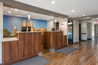 Best Western Plus Lafayette Hotel University Area - 4