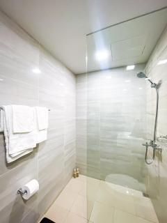 Spacious 3BR condo across Okada Manila and Solaire - 5