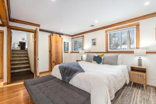 Sunset Drive with Hot Tub and Dog Friendly - Traverse City - 7