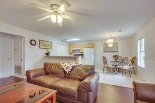 Community Grills and Pool Gautier Condo! - Gautier - 8