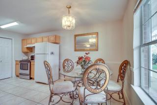 Community Grills and Pool Gautier Condo! - Gautier - 4
