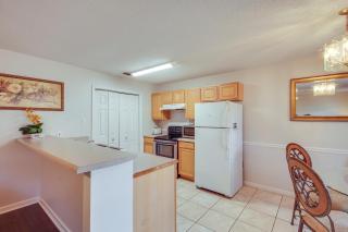Community Grills and Pool Gautier Condo! - Gautier - 3