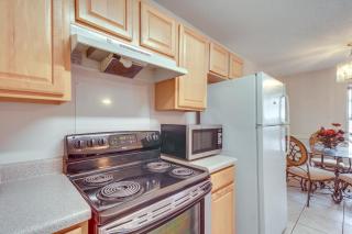 Community Grills and Pool Gautier Condo! - Gautier - 1