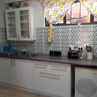 95 on 15th Downstairs - Rustic - East London - 4