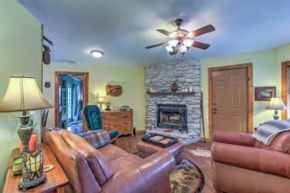 Stunning 2 bedroom in your own Woodland Retreat, Free tix to Dollywood & More! Hot tub, 5 star! - Sevierville - 8