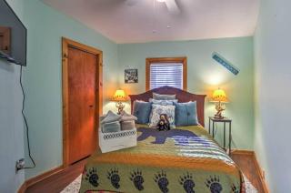 Stunning 2 bedroom in your own Woodland Retreat, Free tix to Dollywood & More! Hot tub, 5 star! - Sevierville - 3