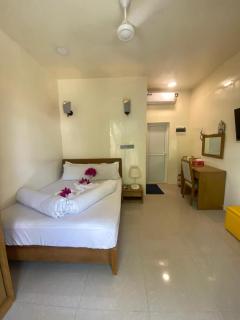 Maavaharu Guest House Himmafushi - 9