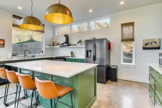 Walk to Lake Home with Game Room in Medicine Park! - Medicine Park - 4