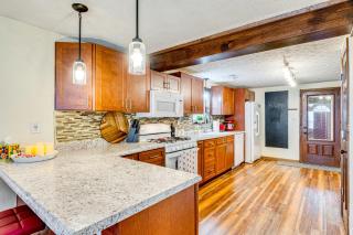 1 Mi to IU Hoosier Home with Fire Pit and Fenced Yard - Bloomington - 4