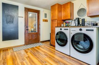 1 Mi to IU Hoosier Home with Fire Pit and Fenced Yard - Bloomington - 2