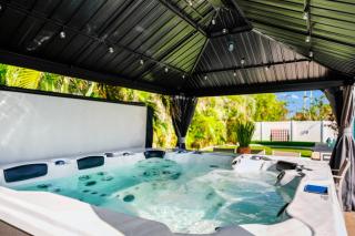 Ocean house with Hot Tub and Heated pool ! Beach 1 minute walk ! - Cape Canaveral - 9