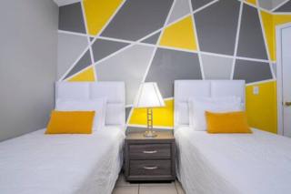 Amazing 5 BR wgame room minutes from Disney - 5