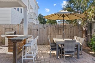 Pool Firepit Near Miramar Beach Access Blue Surf Lane by AvantStay - Destin - 9