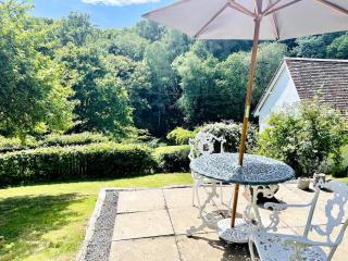 Pretty Dartmoor Cottage in woodland-setting - 1