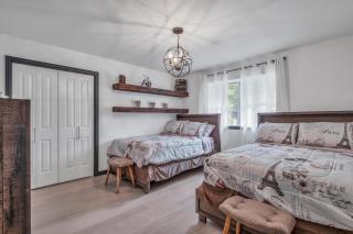 Just Like Home #11 Norman Bliss-Upscale, Hot tub - 2