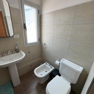Apart Azucena, 1 dormitorio céntrico con balcón y cochera - Río Cuarto - 9