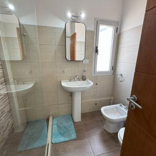 Apart Azucena, 1 dormitorio céntrico con balcón y cochera - Río Cuarto - 3