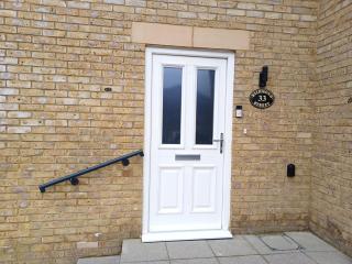 Richmond Cottage - Brand New 4BR Holiday Home, just 3 minutes from the beach with Pool Table and Free Parking - Herne Bay - 1