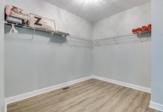 Spacious Barndominium walking distance-Lucas Oil! - 3