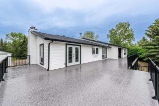 Walkout Bungalow with Pond Views - 5